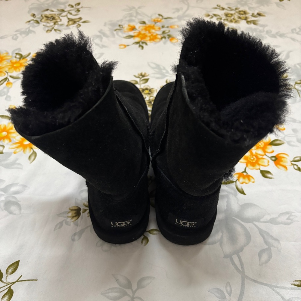 UGG Size 7 Black Bailey Button Boots - Picture 10 of 15